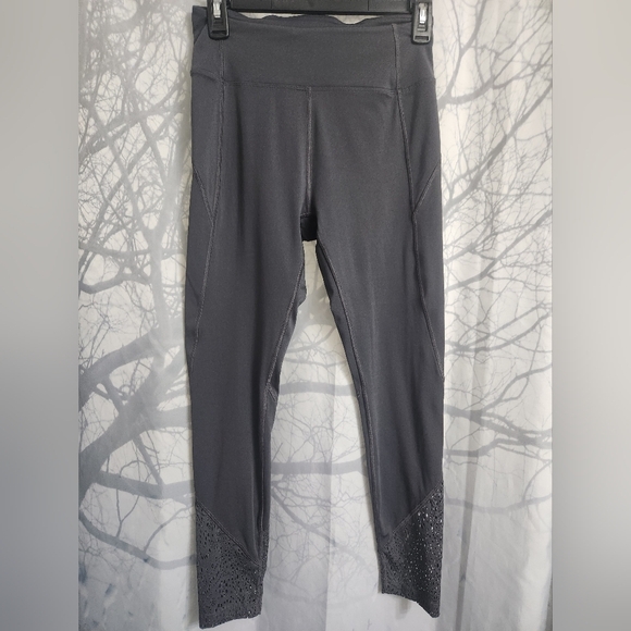 Victoria's Secret Pink Sport Leggings Capris Lace Embellished Hem Gray Small - Picture 1 of 7